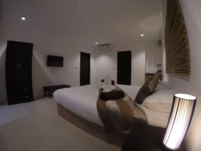 2 Bedrooms Standard Family room with pool view