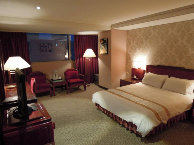 New Plaza Hotel