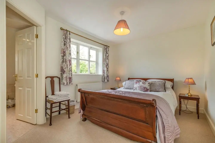4 Aldelyme Court