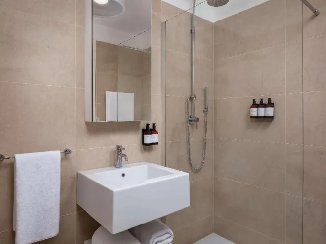 2 Bedrooms Apartment
