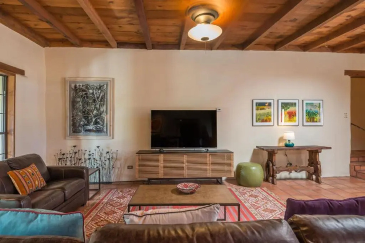 3 Bd, 5 Min. Walk To Canyon Rd, Apodaca