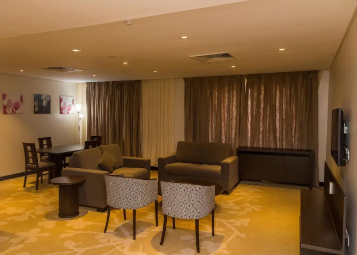Golden Tulip Oniru Suites