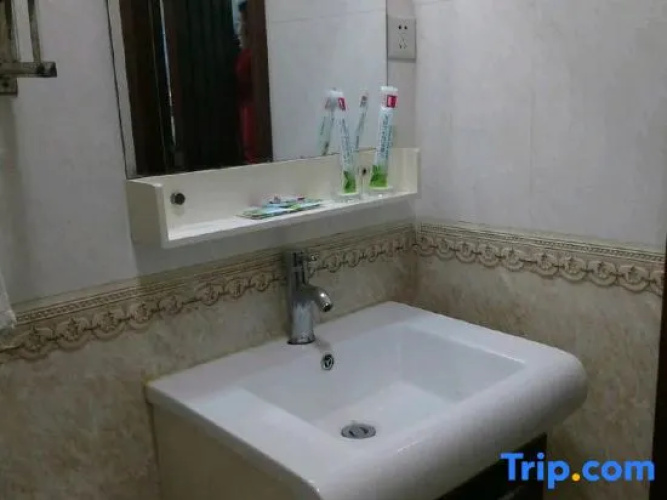 Tieling Traffic Hotel