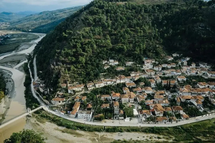 Through Mangalem