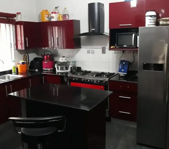 3 Bedrooms Apartment