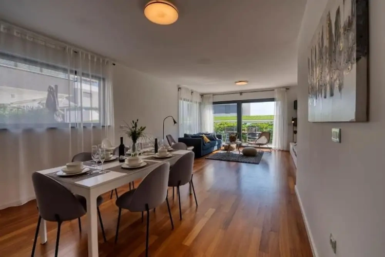 3 Bedrooms Deluxe Apartment with sea view