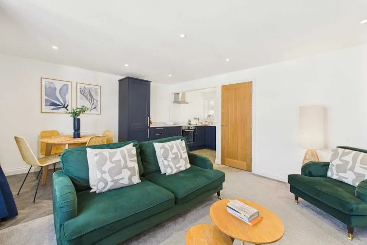 Host Stay Cringle Cottage