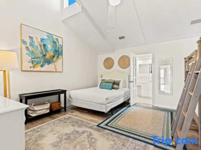 2 Bedrooms Villa