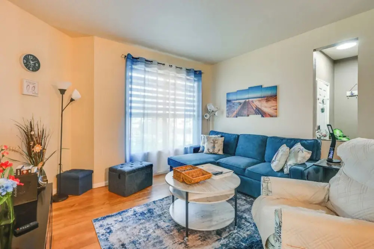 4 Mi to Clearwater Beach: Apt w/ Community Pool!