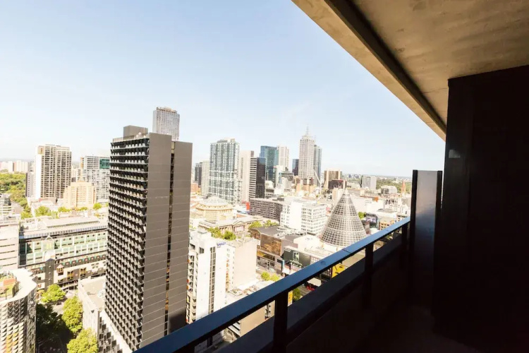 SANTERI, 2BDR Melbourne Apartment