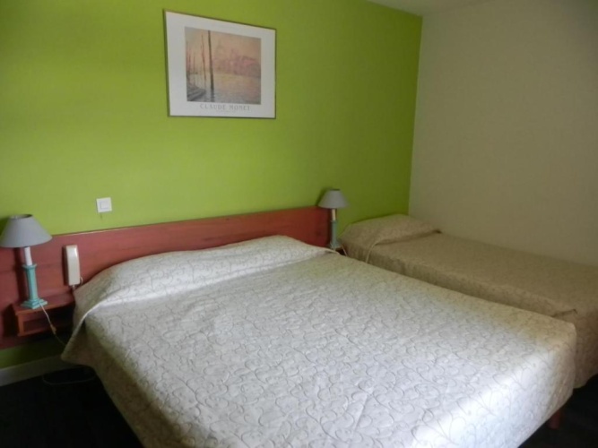Standard Triple room