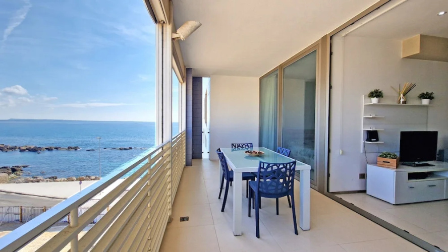 Suite Le Vele Sea View Sleeps 4 and Wifi