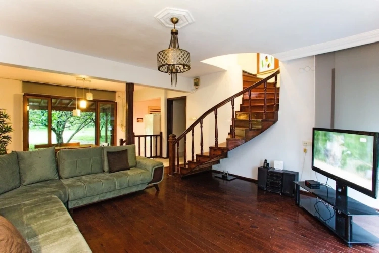4 Bedrooms Villa