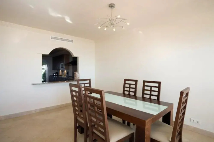 Immaculate 3-bed Penthouse- Stunning Views