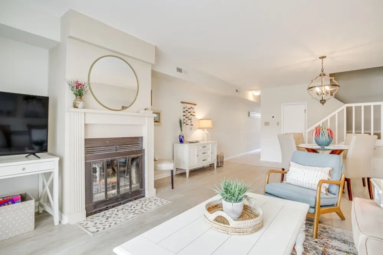 2 Bedrooms Apartment