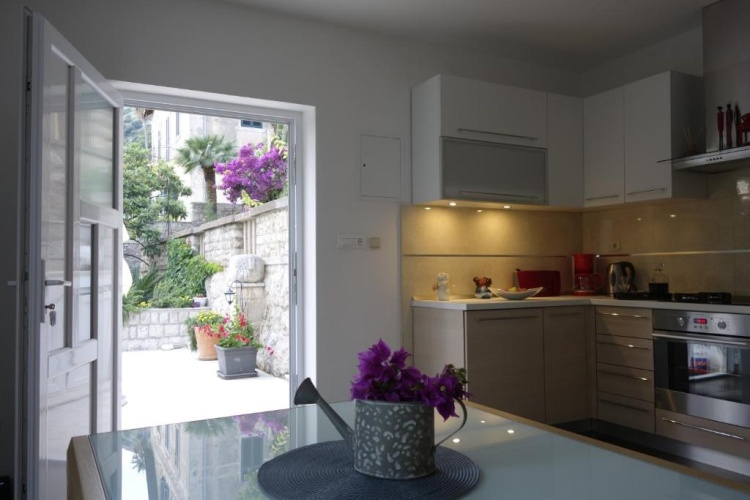 1 Bedroom Apartment with sea view