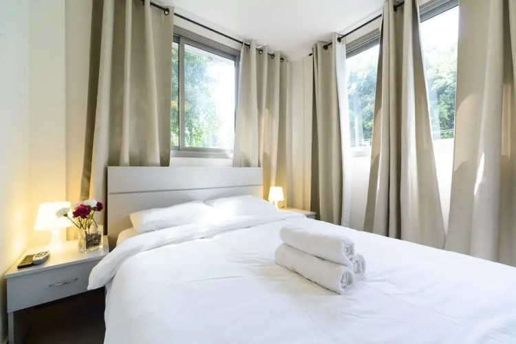 1 Bedroom Apartment with city view
