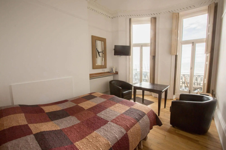 Cecil House Hotel