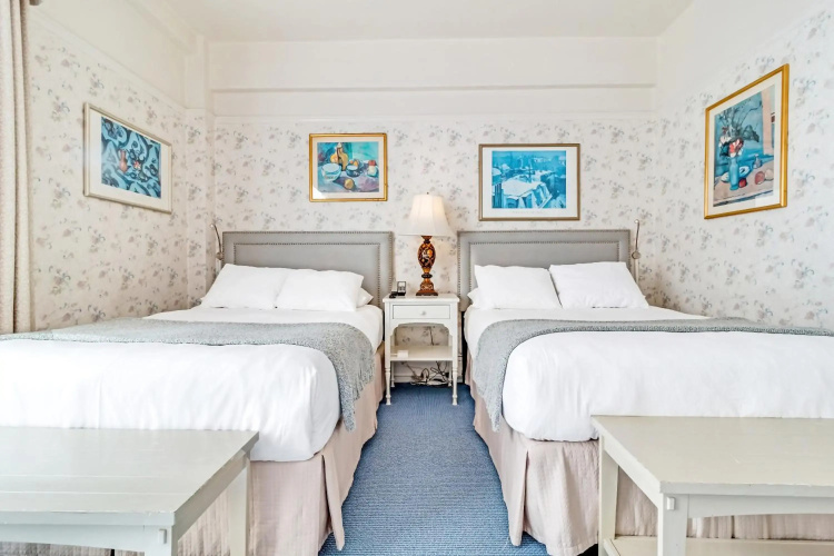 Cornell Hotel de France