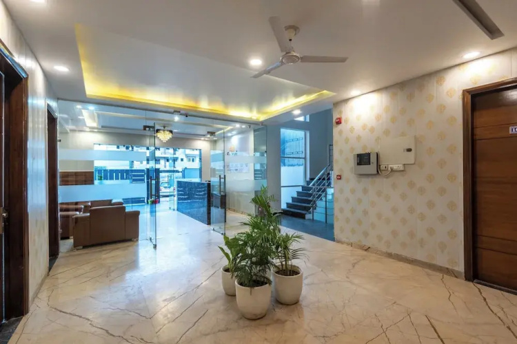 Saavi Hotel Sector- 46