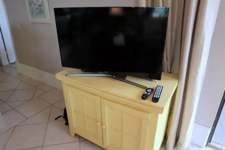 473 Mainsail 2 Bedroom Condo by RedAwning