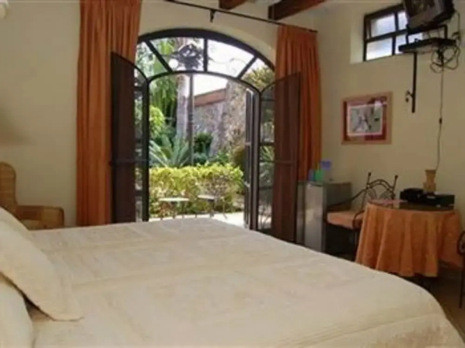 Casa Tres Leones