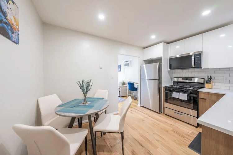 2 Bedrooms Apartment