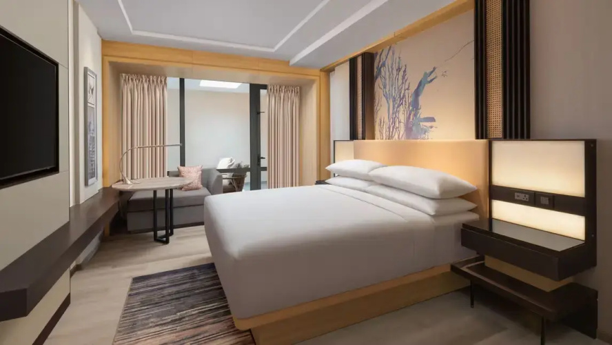 Double Suite with balcony and with partial view