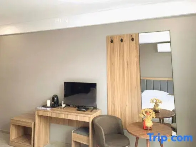 Qinjia Hotel