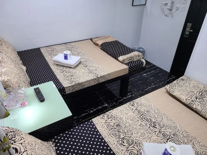 England Premier Backpackers Inn