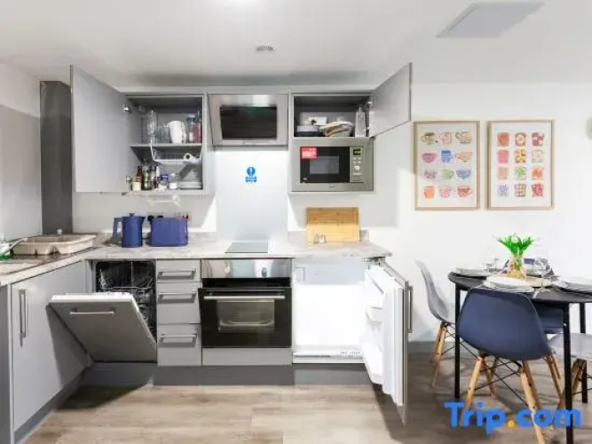 Modern Liverpool Flat | Contractors & Work Trips %