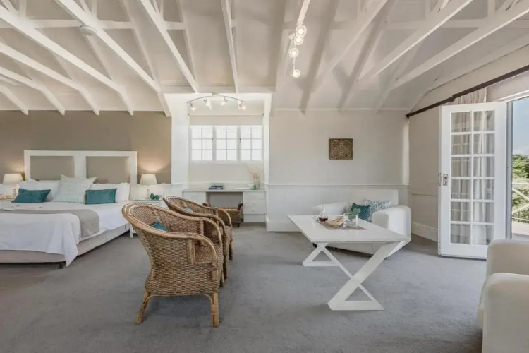Cottage Pie Villa by Robberg