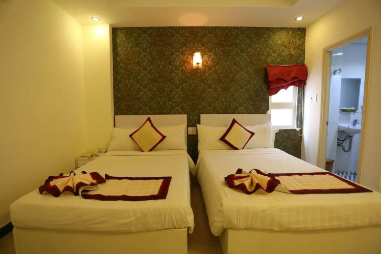 Lee Park Hotel
