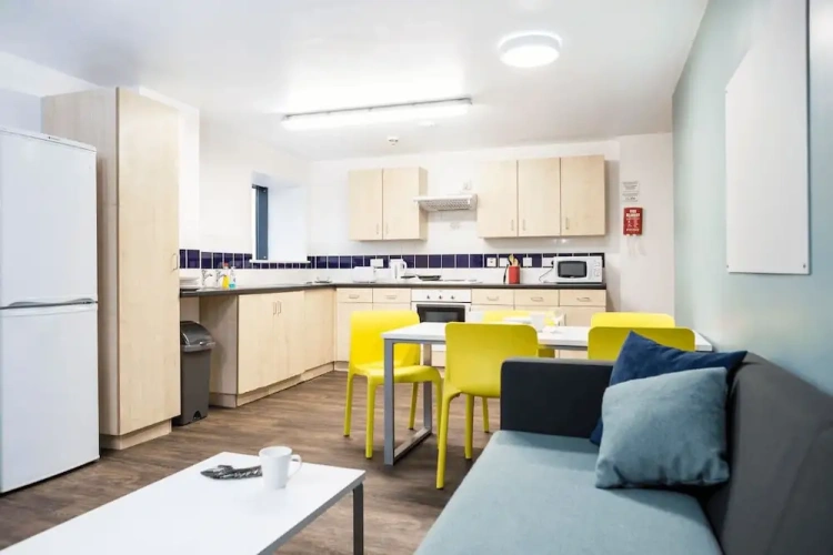 6 Bedrooms Economy Apartment with city view