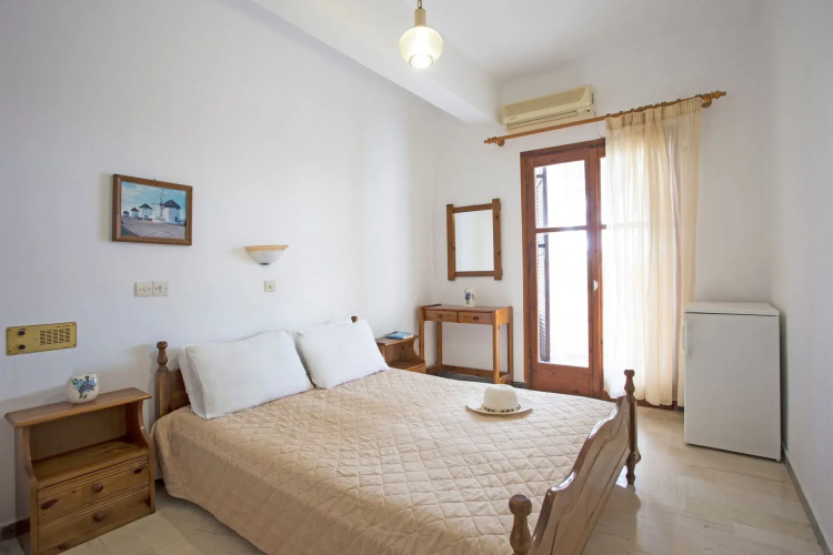 TheArtemis - Perissa Hotel