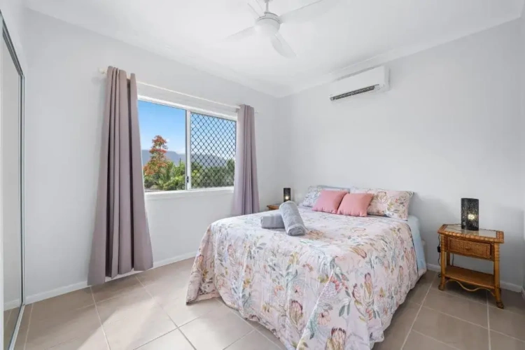 3 Bedrooms Apartment