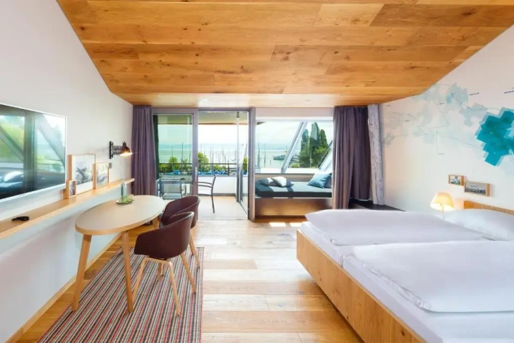 Standard Double room with balcony and with lake view