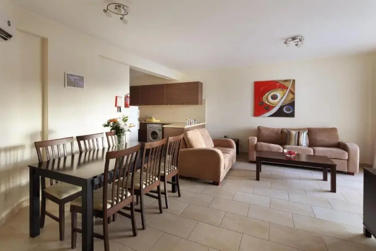 2 Bedrooms Executive Apartment with sea view