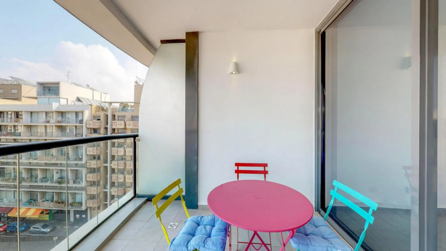 Luminous 3BR in Florentine
