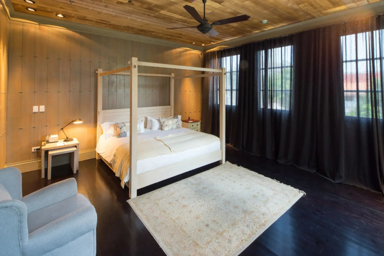 Factoria Hotel