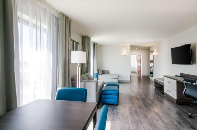 Suite with balcony