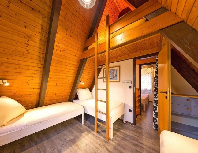 3 Bedrooms Classic Cottage