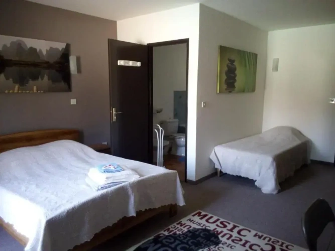 Standard Triple room