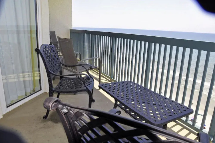 Ashworth 1402 3 Br condo by RedAwning