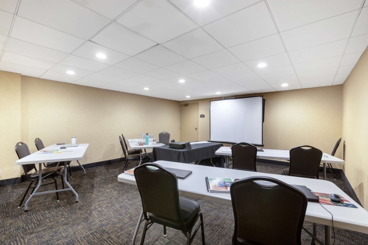 Best Western Plus Midwest Inn photo 18