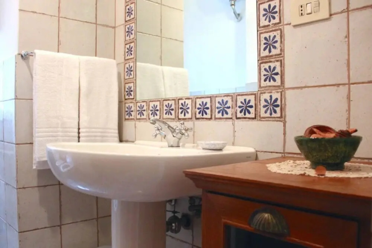 Ethnic Apt in Testaccio's Heart, Serviced by Hostmaker
