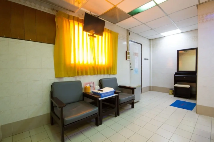 Standard Triple room
