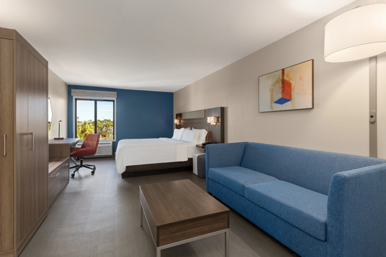 Holiday Inn Express & Suites Tampa Airport photo 8