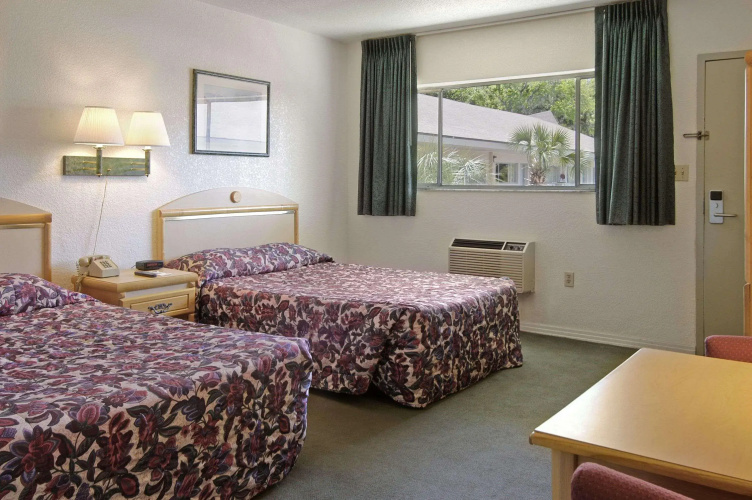 Days Inn by Wyndham Gainesville University