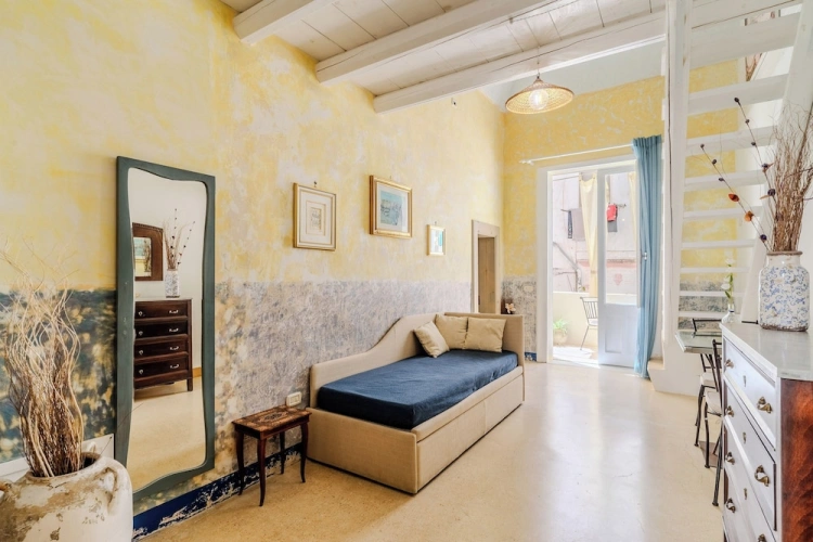 Superior Double room with balcony and with courtyard view